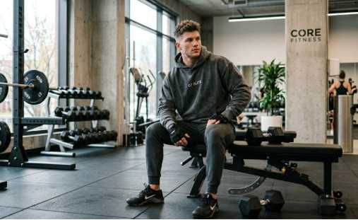 Oversized gym hoodie workout in modern fitness environment